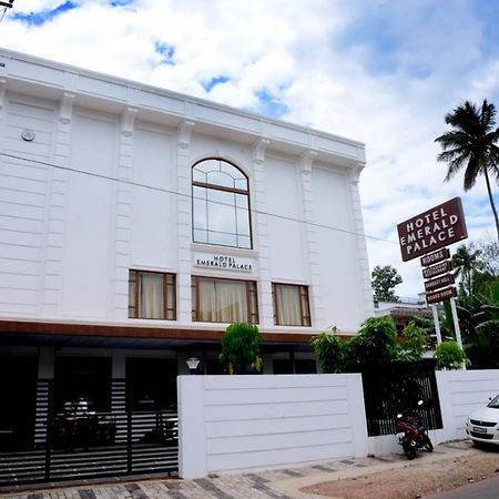 Hotel Emerald Palace Kottiyam Kültér fotó