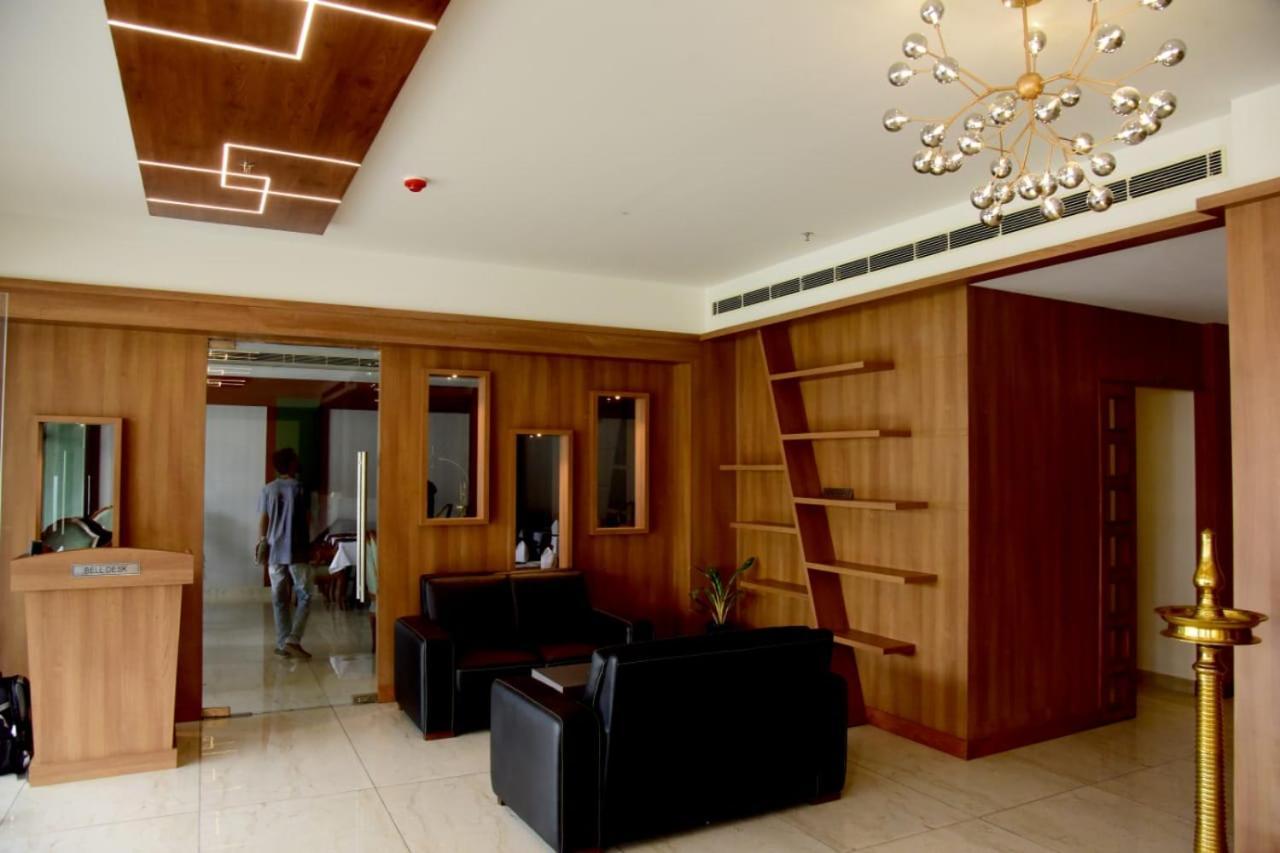 Hotel Emerald Palace Kottiyam Kültér fotó