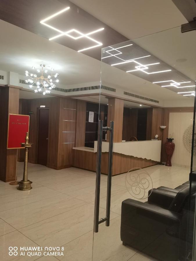 Hotel Emerald Palace Kottiyam Kültér fotó